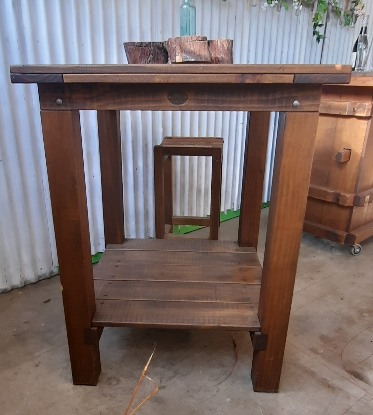 Hire 860 sq Pioneer Leaner